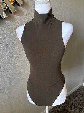 Good American Olive Green Ribbed Turtleneck Bodysuit